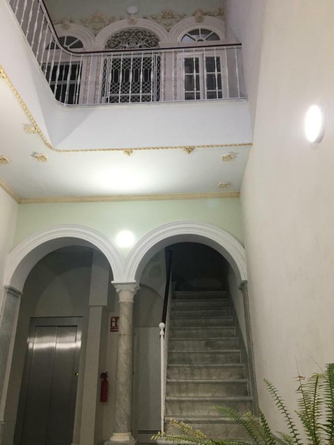 Apartamento Nuevo En Casa Tipo Palacio Cádiz Exterior photo